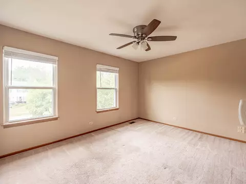 Bedroom - 810 Fox Run Ln, Algonquin, IL 60102 photo 4 of 4