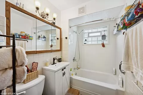 Bath - 8124 44th St, Lyons, IL 60534 photo 1 of 3