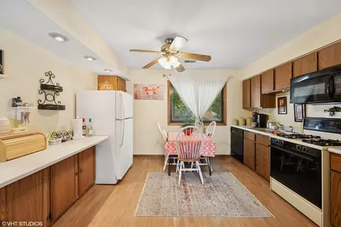 Kitchen - 8124 44th St, Lyons, IL 60534 photo 2 of 2