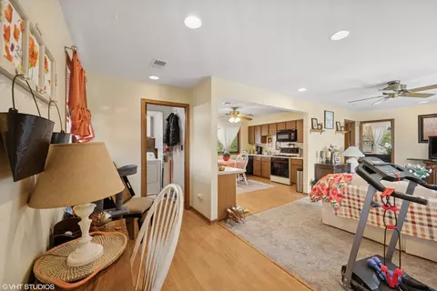 Entry Way - 8124 44th St, Lyons, IL 60534 photo 1 of 1