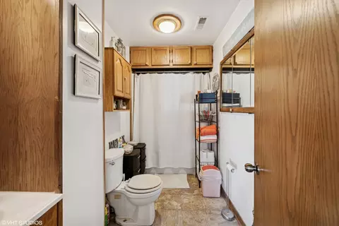Bath - 8124 44th St, Lyons, IL 60534 photo 3 of 3