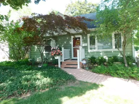 711 Glendale Ave, Rockford, IL 61108