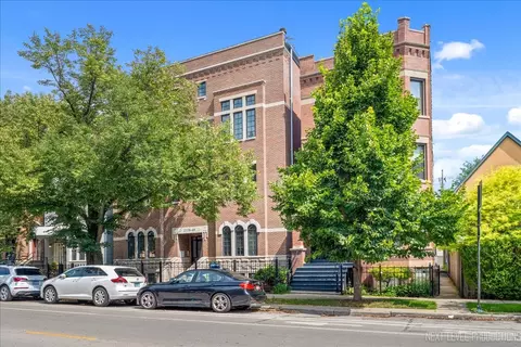 2340 W Roscoe St #2W, Chicago, IL 60618