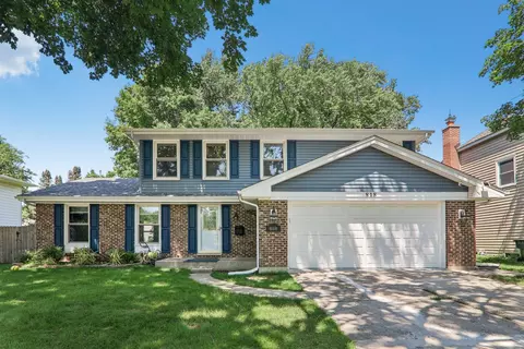 818 W Golf Rd, Libertyville, IL 60048