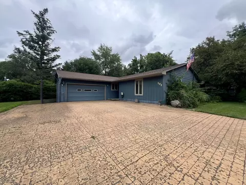 102 Jennifer Dr, Mahomet, IL 61853