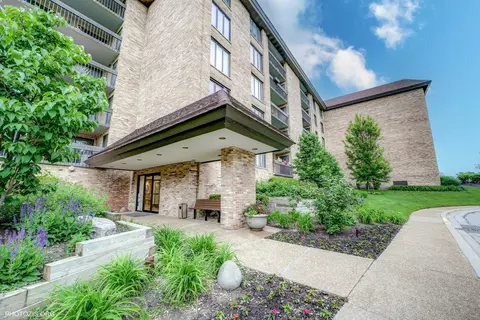 1621 Mission Hills Rd #510, Northbrook, IL 60062
