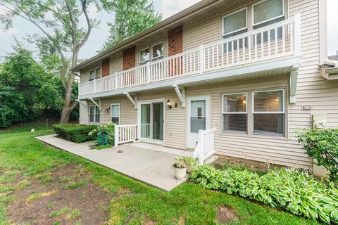 327 Georgetown Ct #B, Bloomingdale, IL 60108