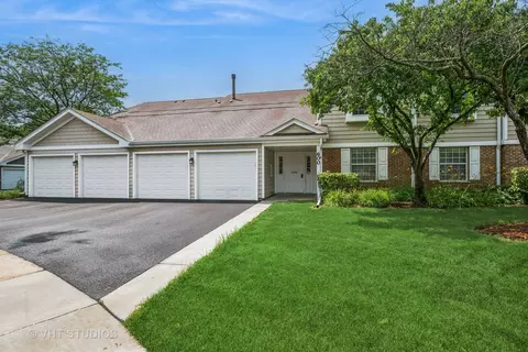 600 Hanover Ct #V1, Schaumburg, IL 60194