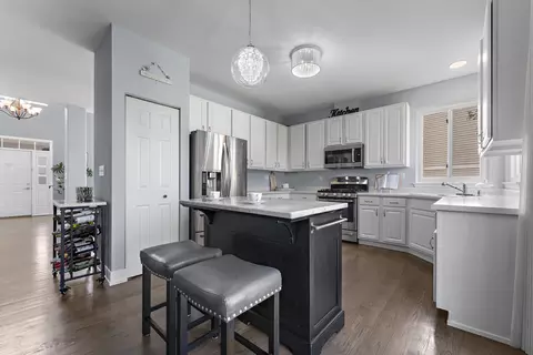 Kitchen - 120 Willow Rd, Wheeling, IL 60090 photo 2 of 5