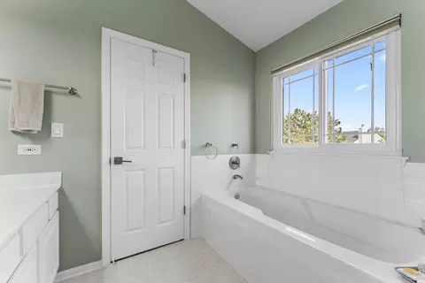 Bath - 120 Willow Rd, Wheeling, IL 60090 photo 3 of 4
