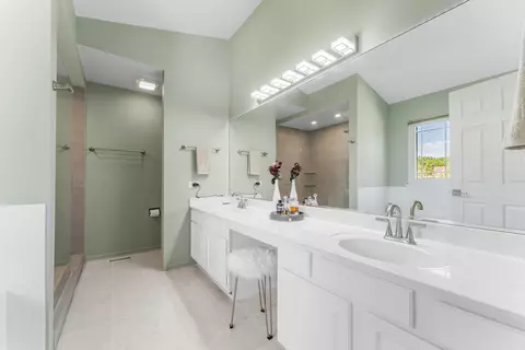 Bath - 120 Willow Rd, Wheeling, IL 60090 photo 2 of 4