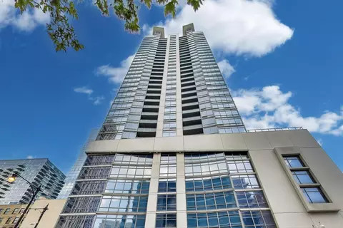 100 E 14th St #709, Chicago, IL 60605