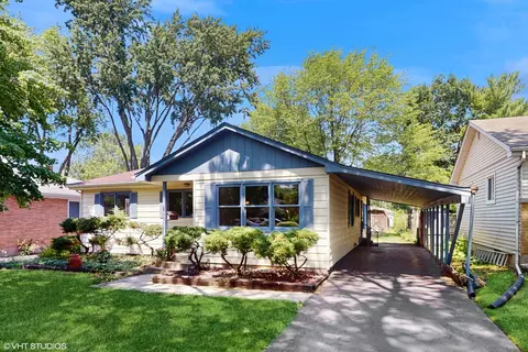 265 N Shaddle Ave, Mundelein, IL 60060