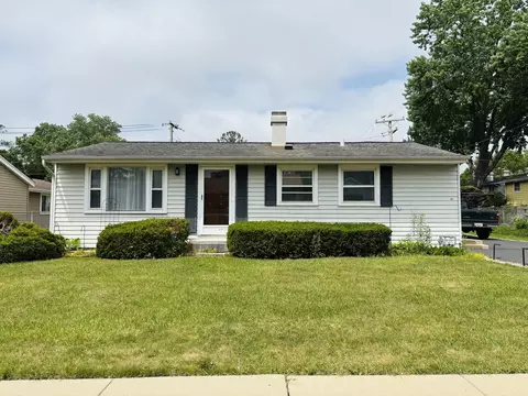 93 Golfview Ln, Carpentersville, IL 60110