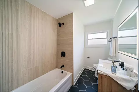 220 E Washington St, Des Plaines, IL 60016 photo 21