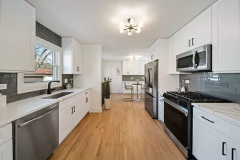 220 E Washington St, Des Plaines, IL 60016 photo 10