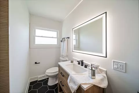 220 E Washington St, Des Plaines, IL 60016 photo 20
