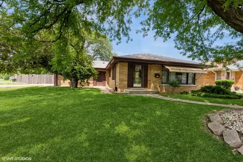 5520 Harvard Ter, Skokie, IL 60077