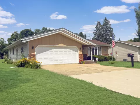 610 S 2nd Ave, Forreston, IL 61030