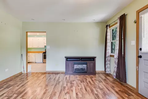 Living - 347 Crotty Ave, Seneca, IL 61360 photo 2 of 2