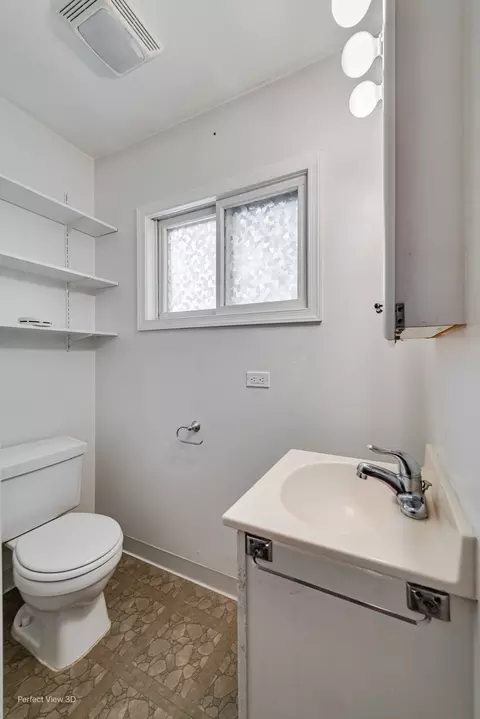 Bath - 347 Crotty Ave, Seneca, IL 61360 photo 3 of 4