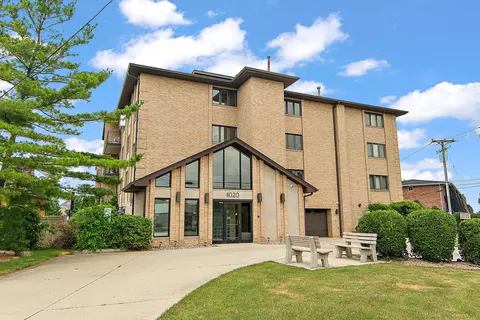11020 S Keating Ave #202, Oak Lawn, IL 60453