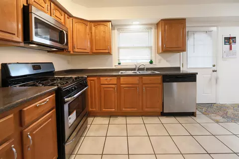 Kitchen - 1065 Irwin Ave, Des Plaines, IL 60018 photo 3 of 6