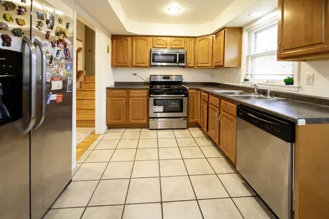 Kitchen - 1065 Irwin Ave, Des Plaines, IL 60018 photo 5 of 6
