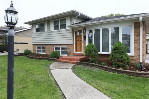 Exterior - 1065 Irwin Ave, Des Plaines, IL 60018 photo 2 of 6