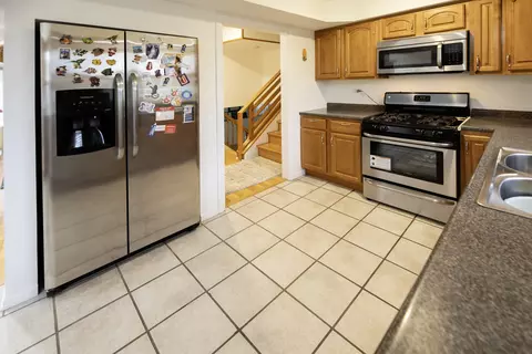 Kitchen - 1065 Irwin Ave, Des Plaines, IL 60018 photo 4 of 6