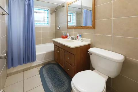 Bath - 1065 Irwin Ave, Des Plaines, IL 60018 photo 2 of 2