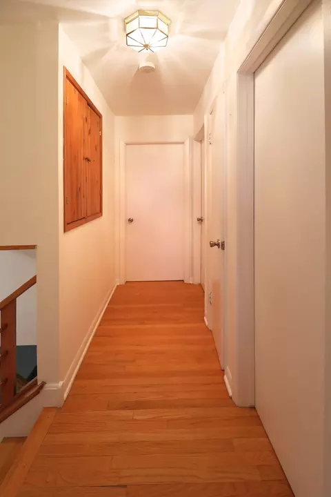 Entry Way - 1065 Irwin Ave, Des Plaines, IL 60018 photo 2 of 3