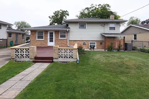 Exterior - 1065 Irwin Ave, Des Plaines, IL 60018 photo 4 of 6