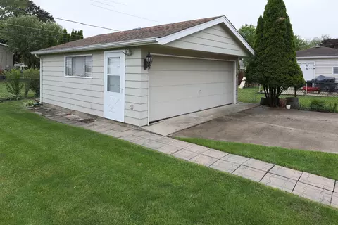 Exterior - 1065 Irwin Ave, Des Plaines, IL 60018 photo 5 of 6