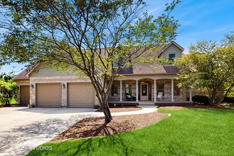 1245 Gerry St, Woodstock, IL 60098