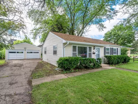 491 Brook Dr, Crystal Lake, IL 60014