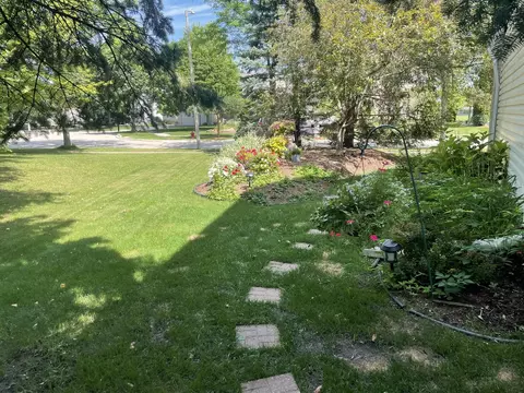 Exterior - 2219 Barrett Dr, Algonquin, IL 60102 photo 4 of 15