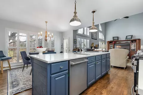 Kitchen - 2219 Barrett Dr, Algonquin, IL 60102 photo 2 of 7