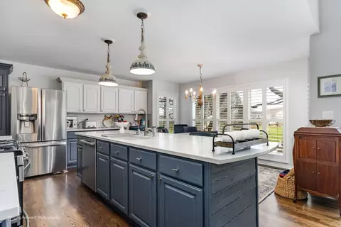 Kitchen - 2219 Barrett Dr, Algonquin, IL 60102 photo 1 of 7