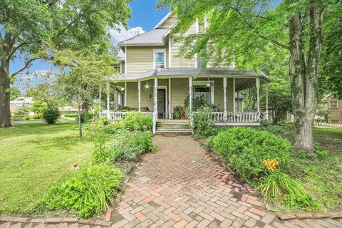 300 E Pinzon St, Tuscola, IL 61953