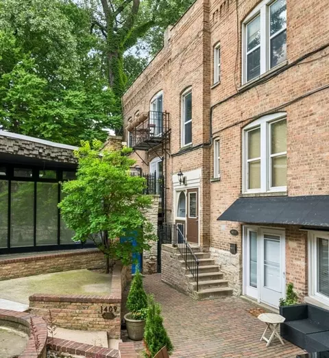 1407 N Wells St #3E, Chicago, IL 60610