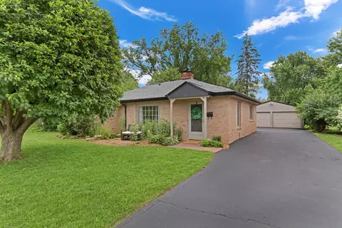 137 School St, Grayslake, IL 60030