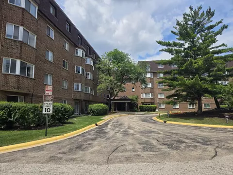 220 S Roselle Rd #308, Schaumburg, IL 60193