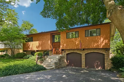 129 Kainer Ave, Barrington, IL 60010