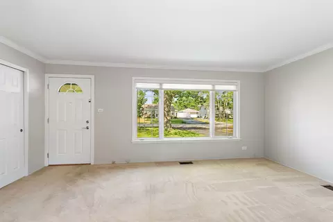 3304 Bobolink Ln, Rolling Meadows, IL 60008 photo 2