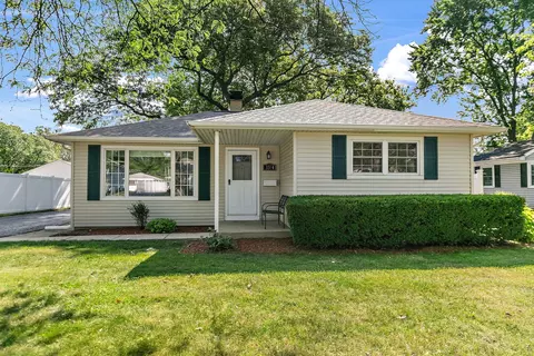 3304 Bobolink Ln, Rolling Meadows, IL 60008