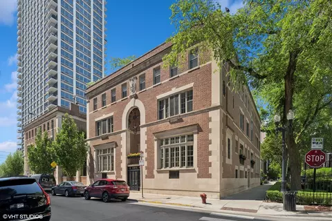 40 W Schiller St #A2, Chicago, IL 60610