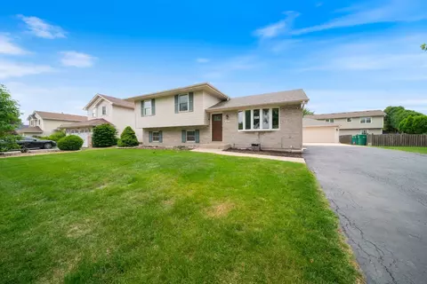 2113 Lolo Pass Dr, Plainfield, IL 60586 photo 3