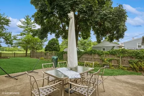 Exterior - 1052 Alfini Dr, Des Plaines, IL 60016 photo 3 of 5