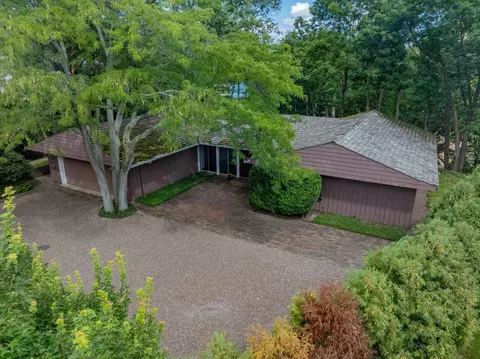 1045 Hillcrest Rd, Glencoe, IL 60022